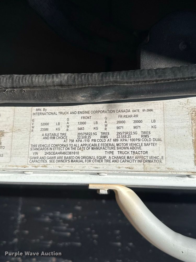 image for item FC4291 2006 International L9200i flatbed truck