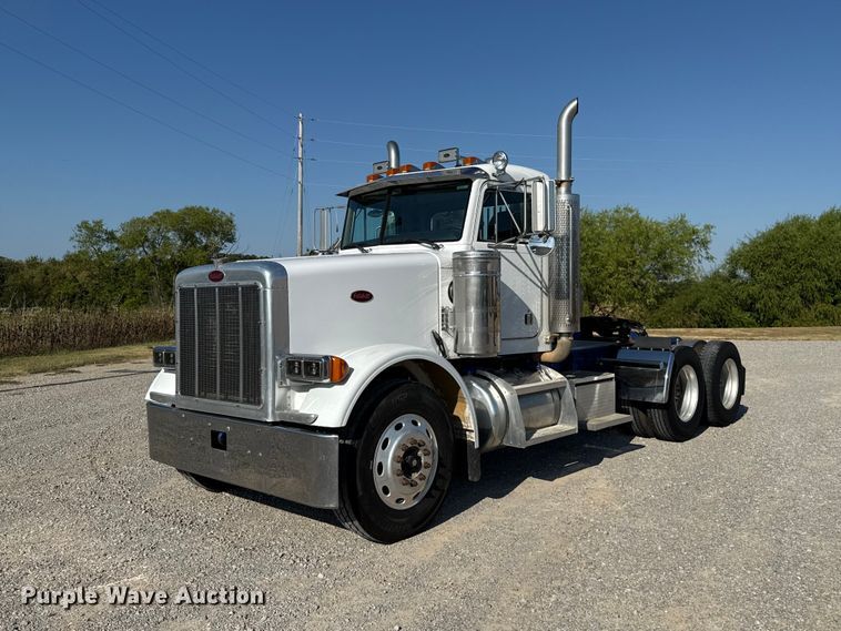 image for item FC4299 2004 Peterbilt 378 semi truck