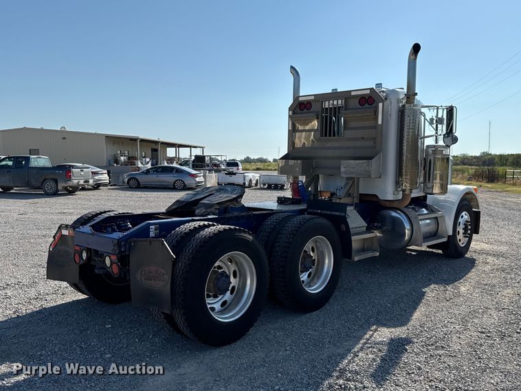 image for item FC4299 2004 Peterbilt 378 semi truck