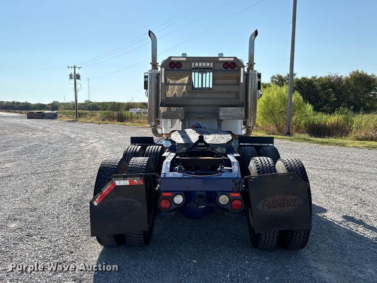 image for item FC4299 2004 Peterbilt 378 semi truck