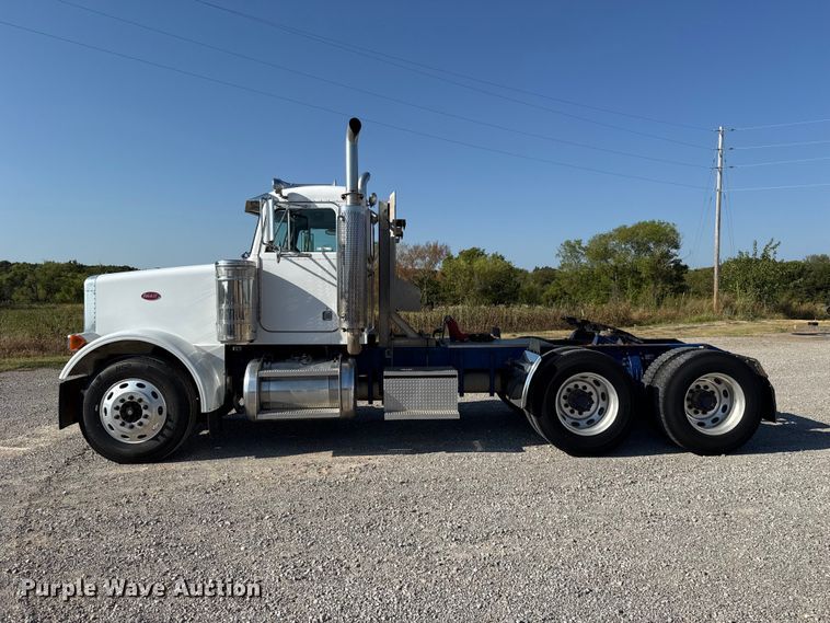 image for item FC4299 2004 Peterbilt 378 semi truck