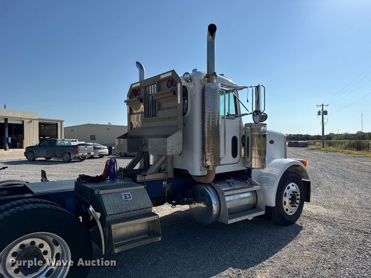 image for item FC4299 2004 Peterbilt 378 semi truck