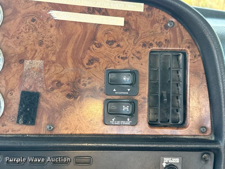 image for item FC4299 2004 Peterbilt 378 semi truck