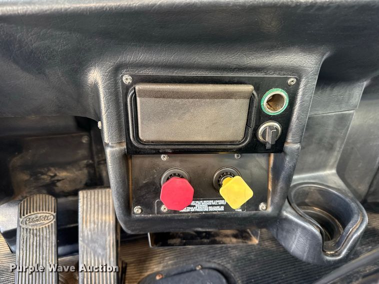 image for item FC4299 2004 Peterbilt 378 semi truck