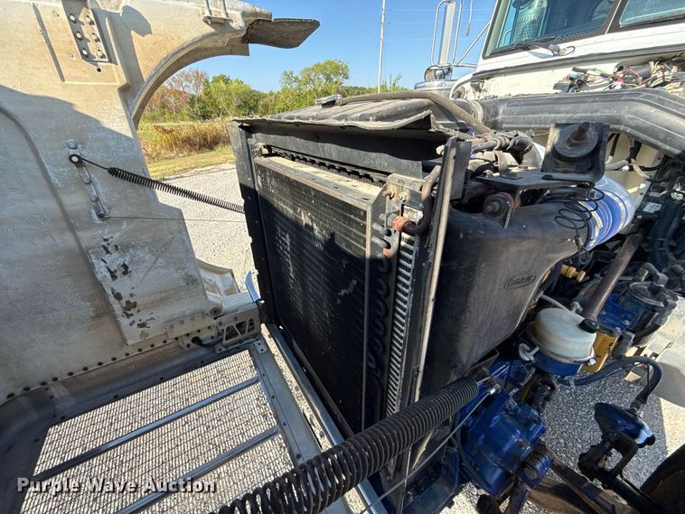 image for item FC4299 2004 Peterbilt 378 semi truck