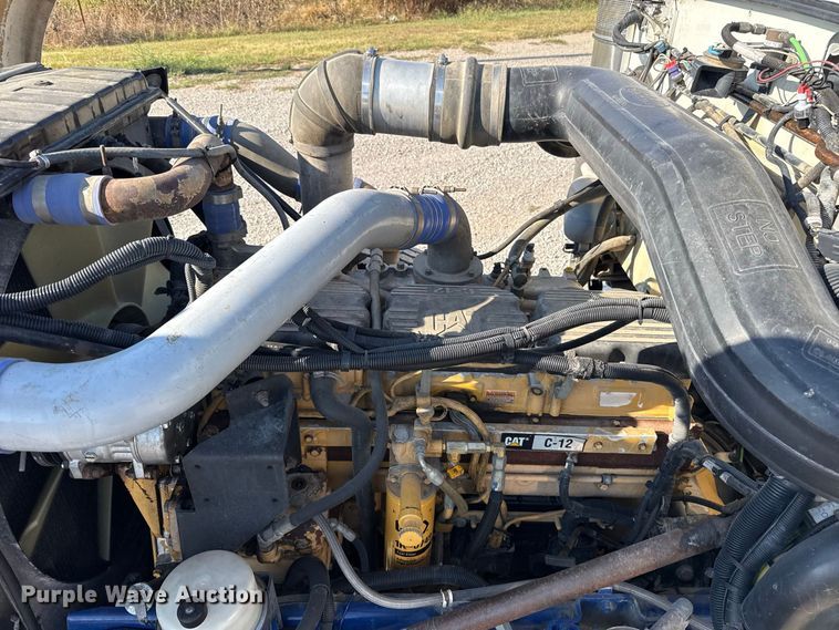 image for item FC4299 2004 Peterbilt 378 semi truck