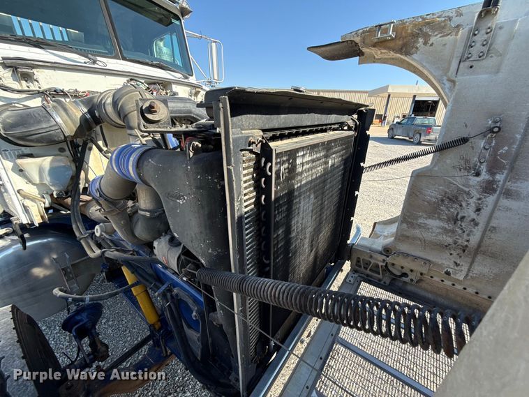 image for item FC4299 2004 Peterbilt 378 semi truck