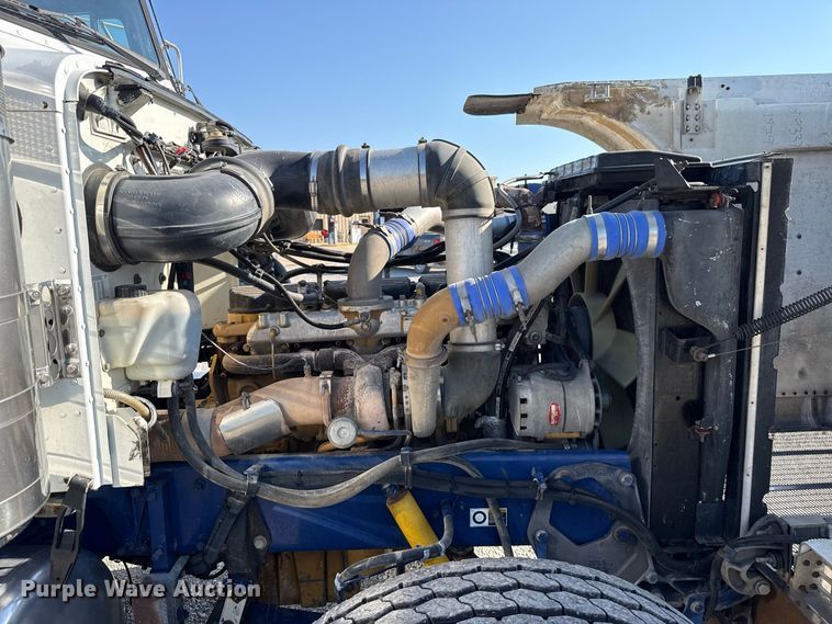 image for item FC4299 2004 Peterbilt 378 semi truck