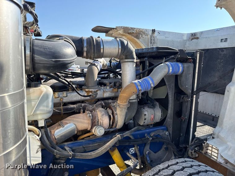 image for item FC4299 2004 Peterbilt 378 semi truck