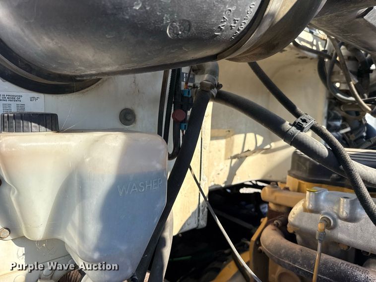 image for item FC4299 2004 Peterbilt 378 semi truck