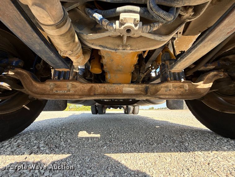 image for item FC4299 2004 Peterbilt 378 semi truck