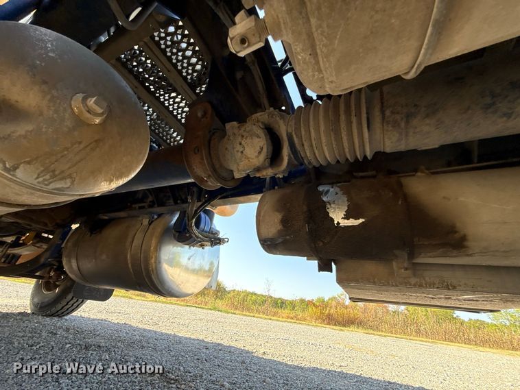 image for item FC4299 2004 Peterbilt 378 semi truck