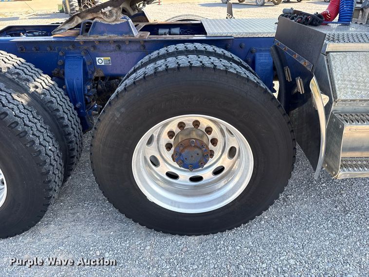 image for item FC4299 2004 Peterbilt 378 semi truck