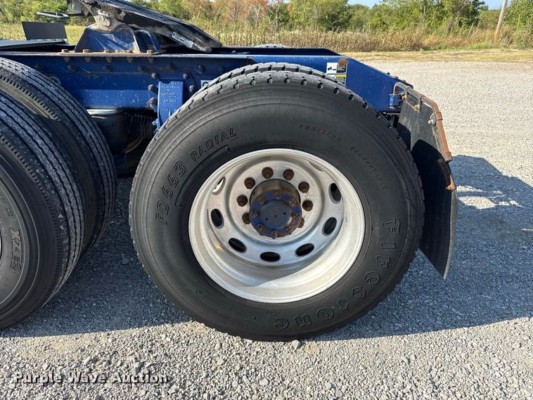 image for item FC4299 2004 Peterbilt 378 semi truck