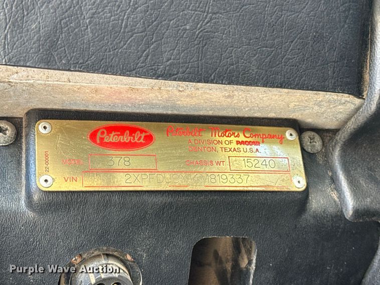 image for item FC4299 2004 Peterbilt 378 semi truck