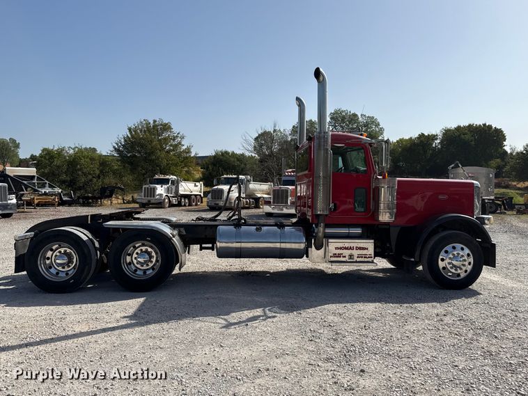 image for item FC4356 2008 Peterbilt 389 semi truck