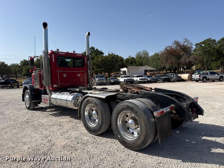 image for item FC4356 2008 Peterbilt 389 semi truck