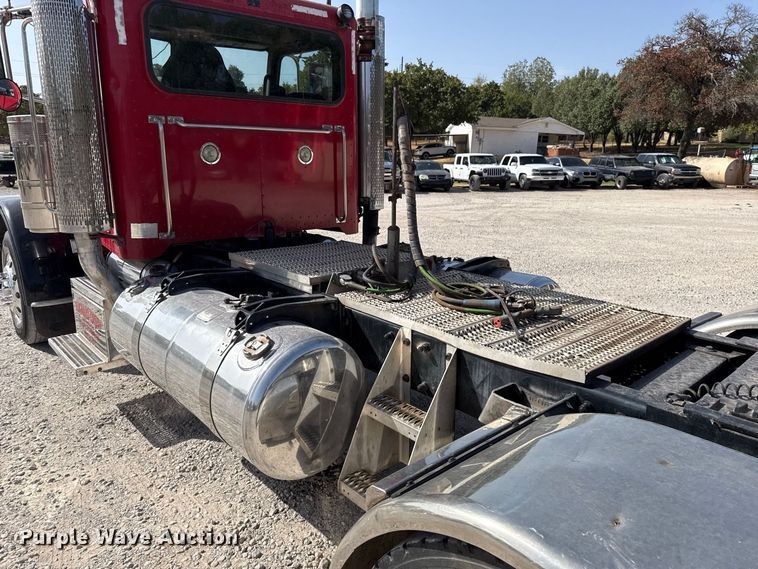 image for item FC4356 2008 Peterbilt 389 semi truck
