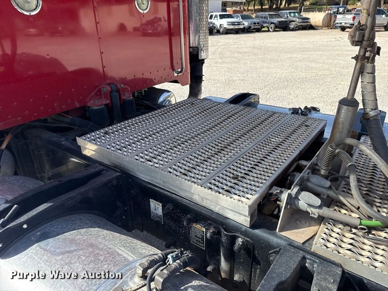 image for item FC4356 2008 Peterbilt 389 semi truck