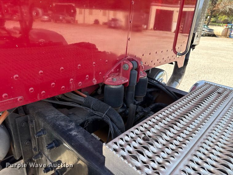 image for item FC4356 2008 Peterbilt 389 semi truck