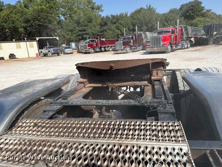 image for item FC4356 2008 Peterbilt 389 semi truck