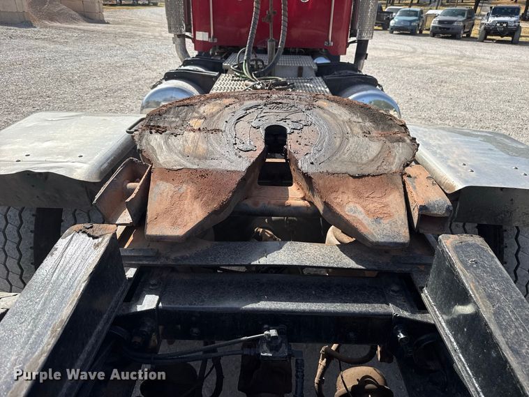image for item FC4356 2008 Peterbilt 389 semi truck
