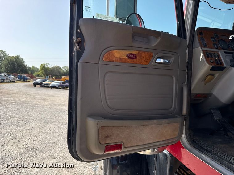image for item FC4356 2008 Peterbilt 389 semi truck