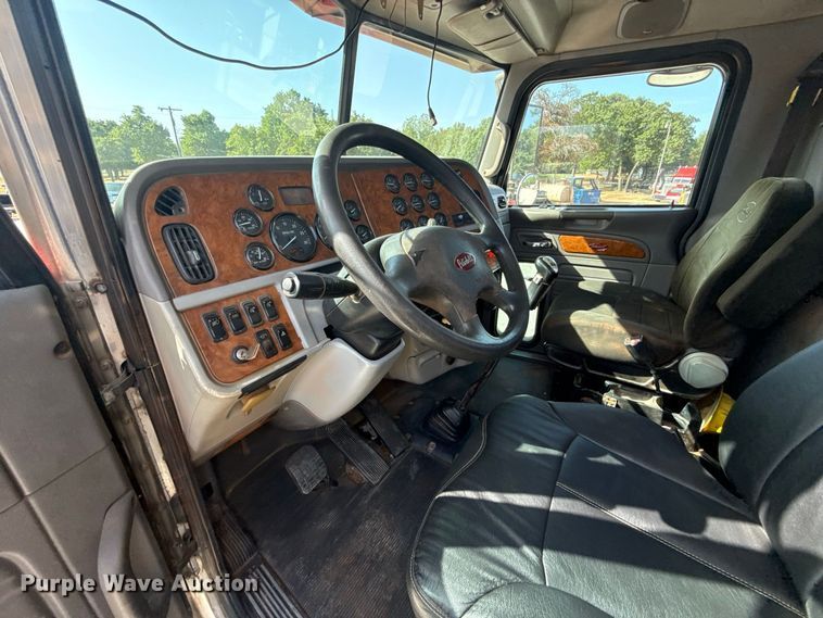 image for item FC4356 2008 Peterbilt 389 semi truck