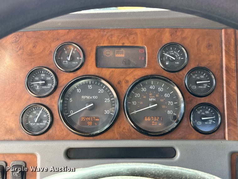 image for item FC4356 2008 Peterbilt 389 semi truck