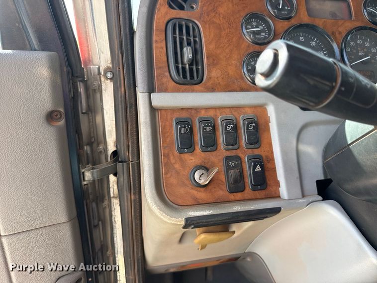 image for item FC4356 2008 Peterbilt 389 semi truck