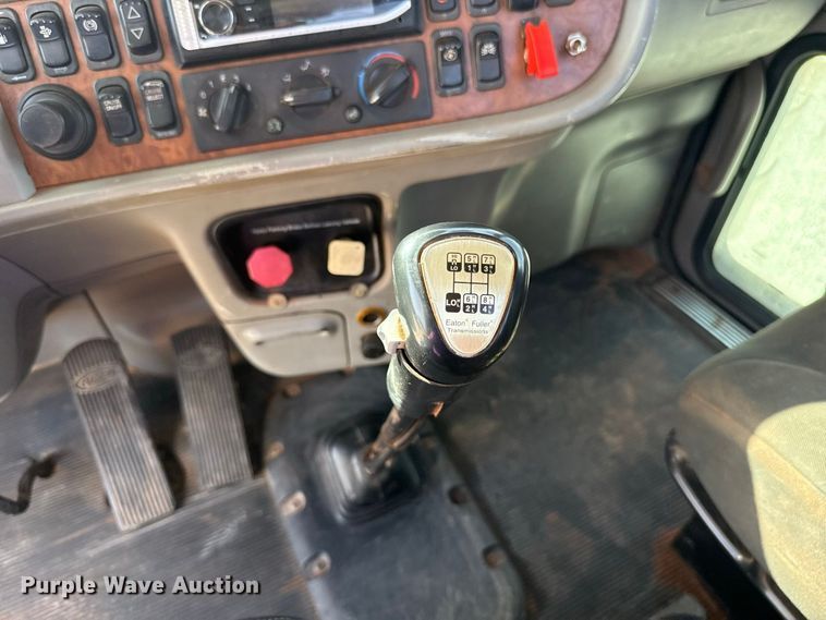 image for item FC4356 2008 Peterbilt 389 semi truck