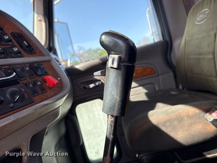 image for item FC4356 2008 Peterbilt 389 semi truck