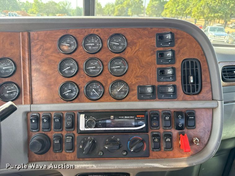 image for item FC4356 2008 Peterbilt 389 semi truck