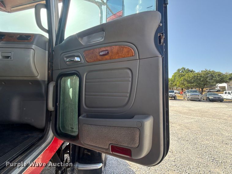image for item FC4356 2008 Peterbilt 389 semi truck