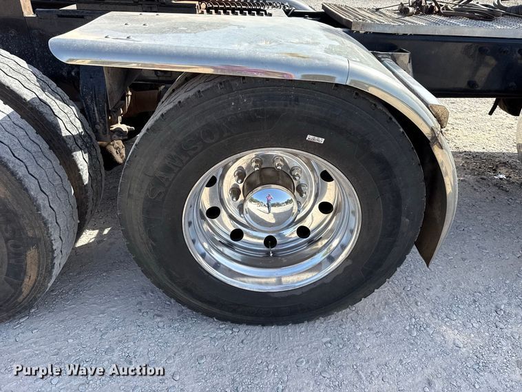 image for item FC4356 2008 Peterbilt 389 semi truck