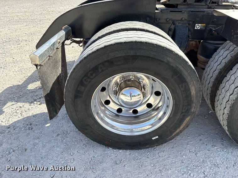 image for item FC4356 2008 Peterbilt 389 semi truck