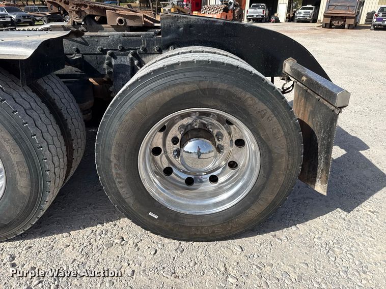image for item FC4356 2008 Peterbilt 389 semi truck