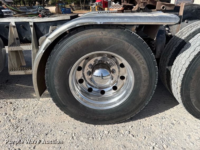 image for item FC4356 2008 Peterbilt 389 semi truck