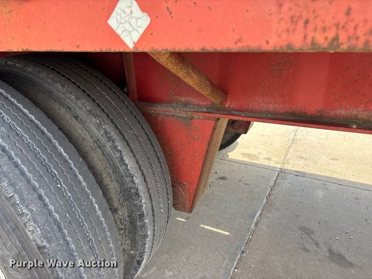 image for item FG0618 1985 Fruehauf PB100-T2W-48XW flatbed trailer