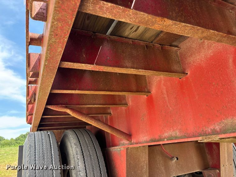 image for item FG0618 1985 Fruehauf PB100-T2W-48XW flatbed trailer