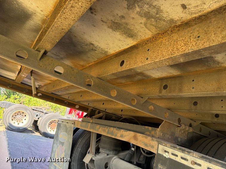 image for item FH6374 2008 Utility VS2RA refrigerated van trailer