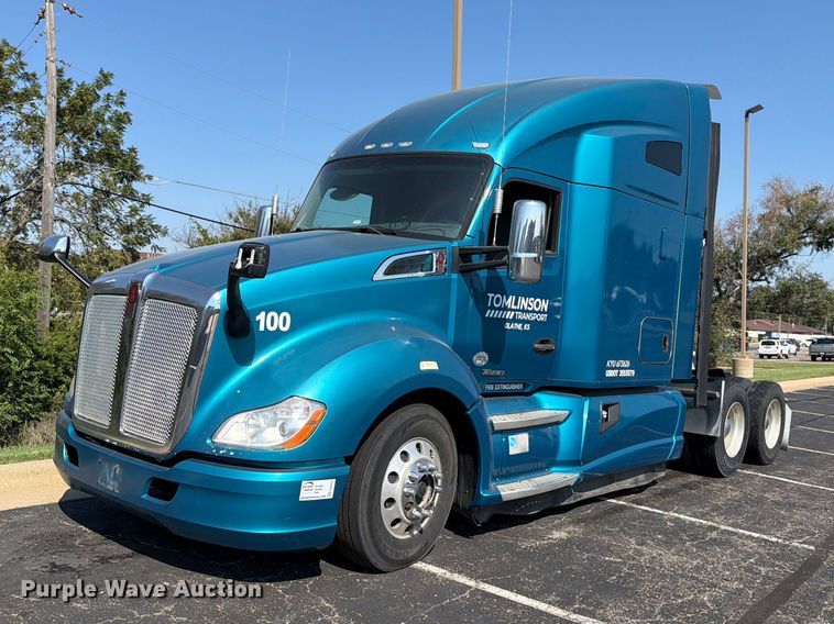 2017 Kenworth T680 semi truck