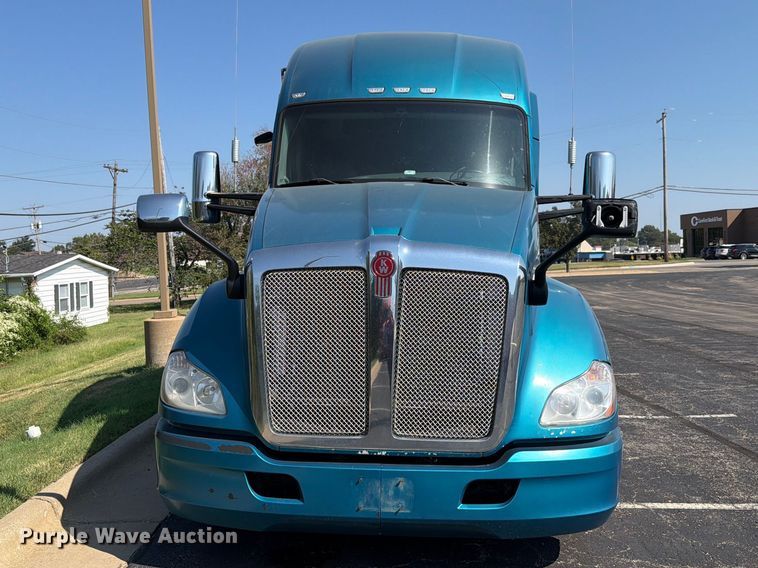 image for item FH6375 2017 Kenworth T680 semi truck
