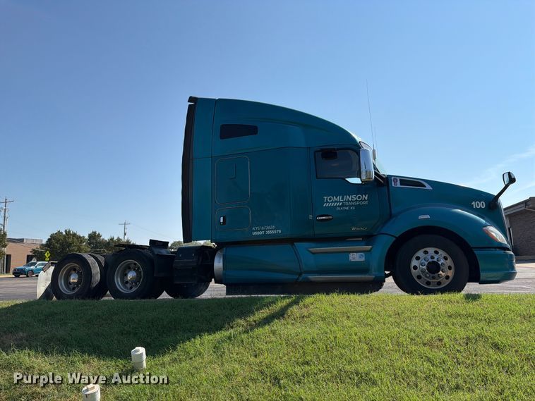 image for item FH6375 2017 Kenworth T680 semi truck