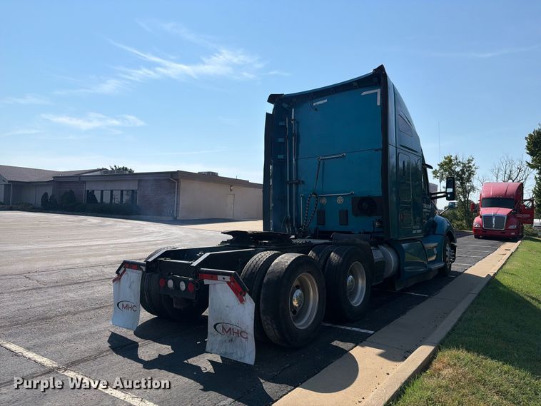 image for item FH6375 2017 Kenworth T680 semi truck