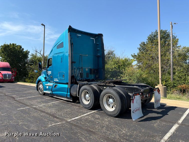 image for item FH6375 2017 Kenworth T680 semi truck