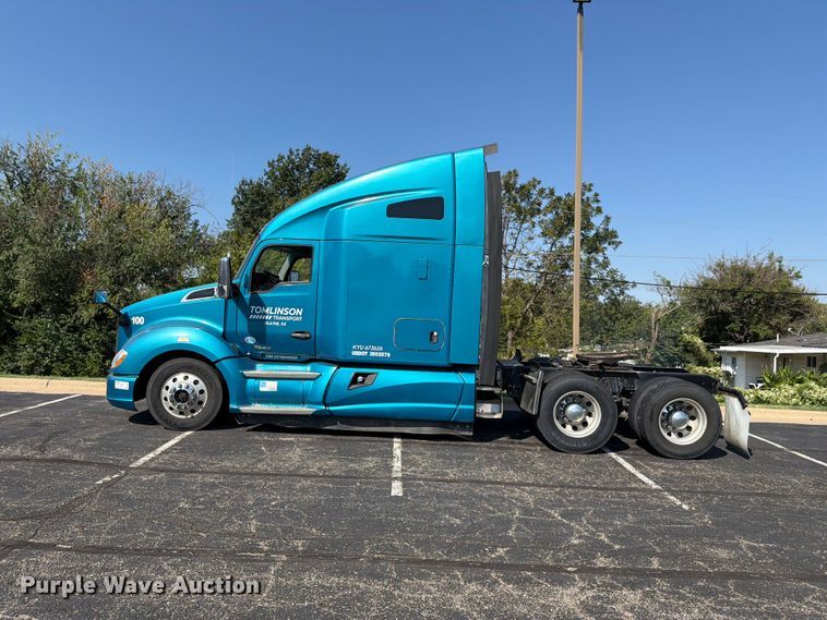 image for item FH6375 2017 Kenworth T680 semi truck