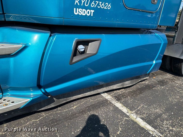 image for item FH6375 2017 Kenworth T680 semi truck