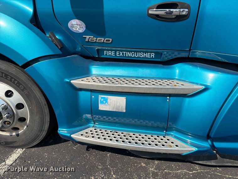 image for item FH6375 2017 Kenworth T680 semi truck