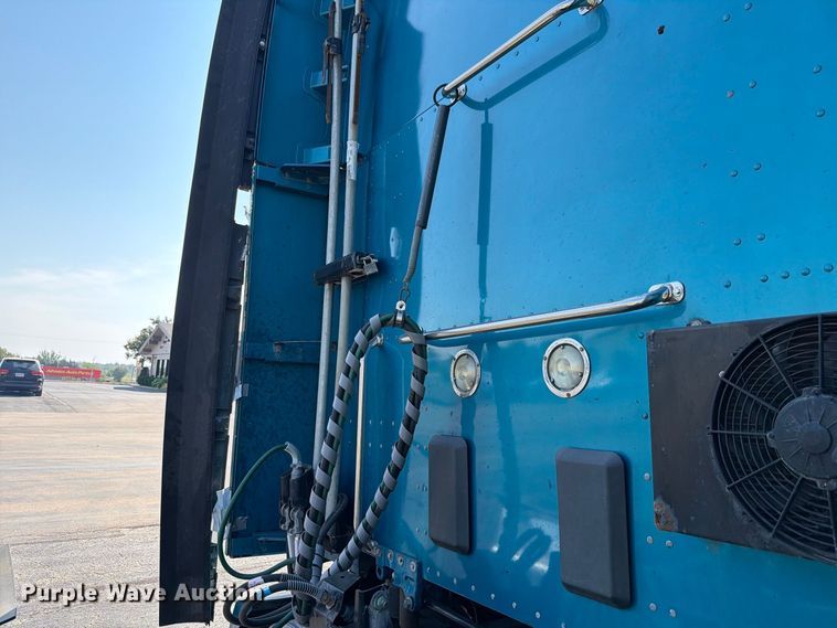 image for item FH6375 2017 Kenworth T680 semi truck